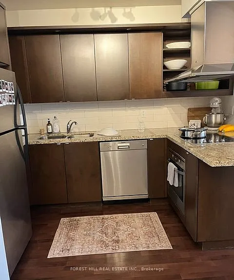 1430 Yonge St #203 — Photo 2