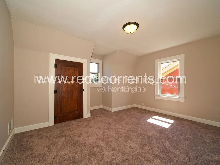 412 N Merrill St — Photo 23