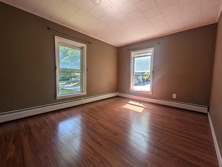208 Railroad St #3 — Photo 4