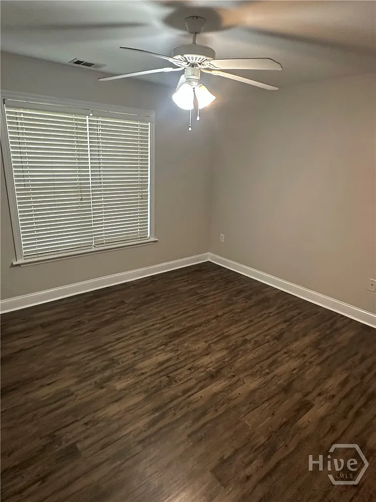 3 bed, 2.0 bath, 1247 sqft, $1,800 — Photo 4
