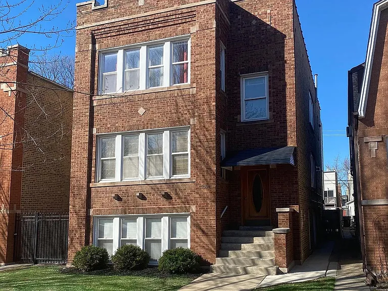 5354 W Byron St #1 — Photo 1