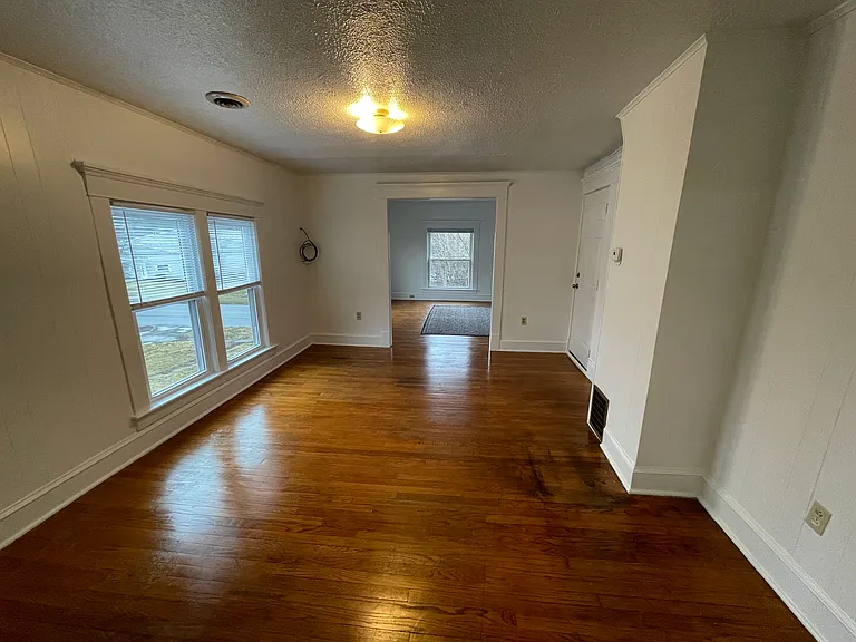 142 S Brooklyn Ave — Photo 12