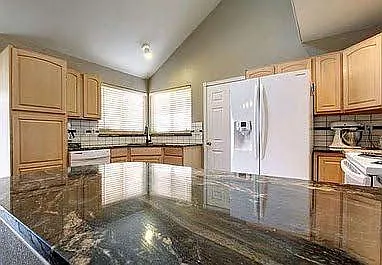131 S Rachel Ave — Photo 3