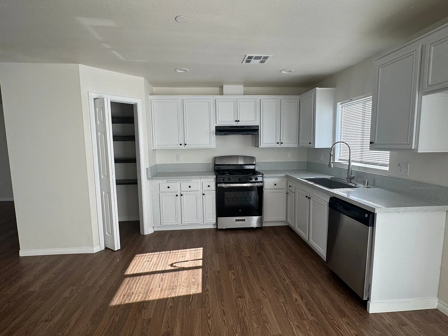 Spacious 3-Bedroom, 2-Bath Hemet Home with Updated Interior — Photo 2