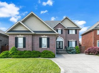 2259 Saint Patricks Ave, Windsor, ON N9B3Y4
