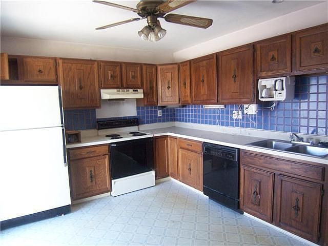 2nd image of 34 Cardinal Ln