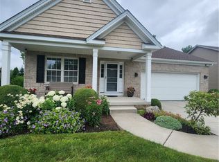 28 Fisher Pond Ct, Buffalo, NY 14221