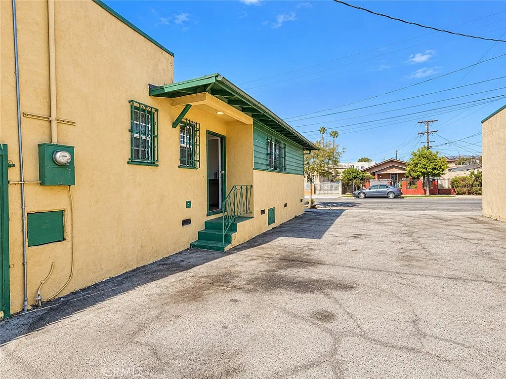 1 bed, 850 sqft, $2,000 — Photo 3