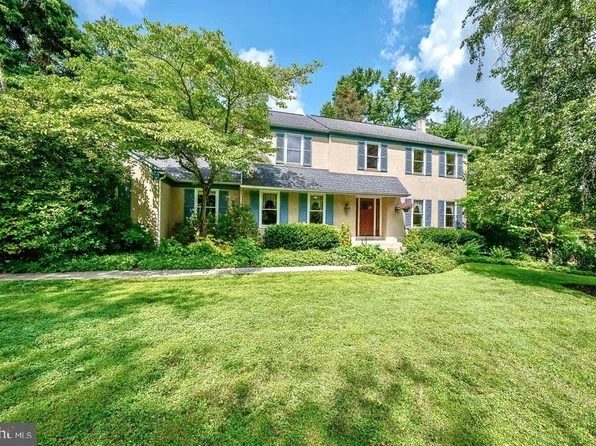 2390 Pine View Dr, Malvern, PA 19355