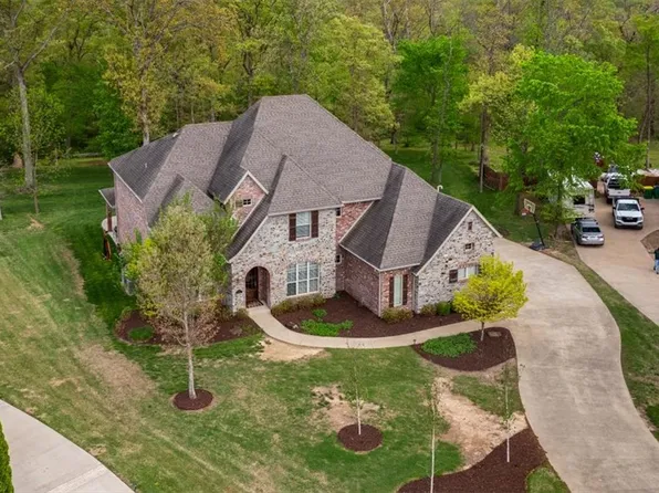 1484 Le Chesnay Dr, Centerton, AR 72719
