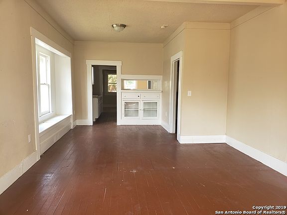 2nd image of 247 Hermitage Ct