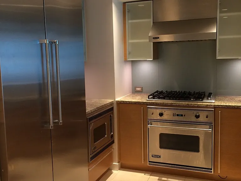 1177 Queen St #4201 — Photo 2