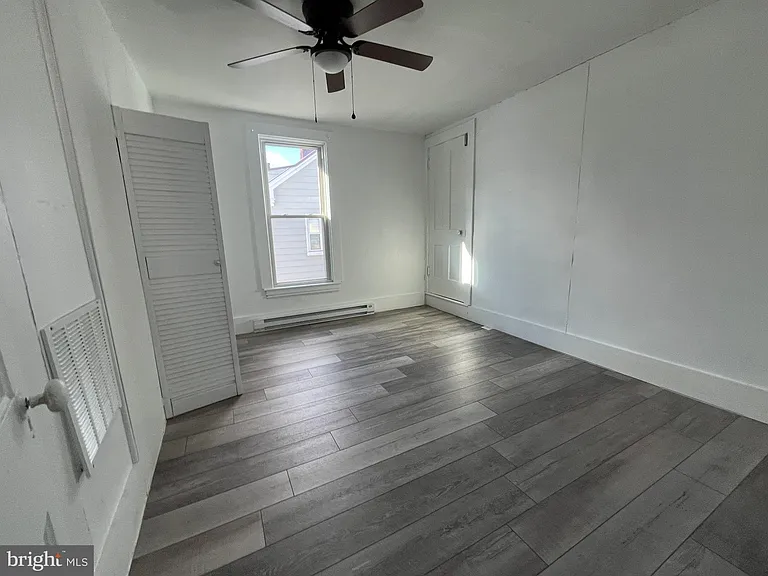 762 Broad St #UPPER A — Photo 12