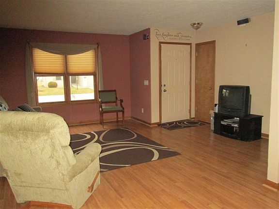 2nd image of 1332 Clover Creek Ln