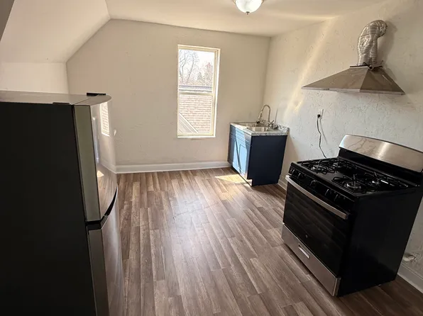 1230 Center St #3, Racine, WI 53403