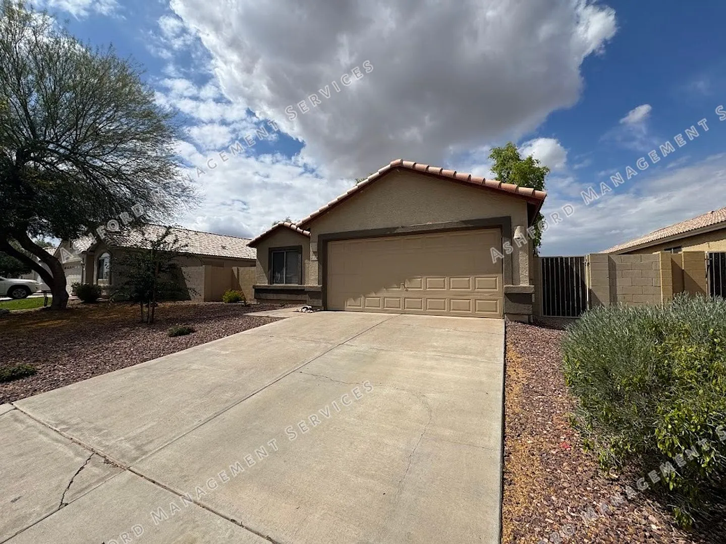 Beautiful 3 Bedroom 2 Bathroom Home In Goodyear — Photo 2