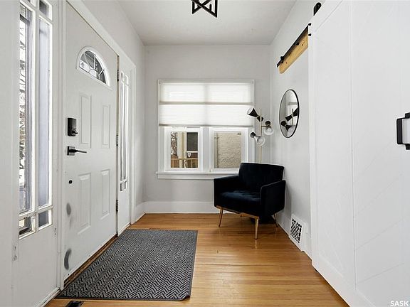 3rd image of 363 Leopold CRESCENT