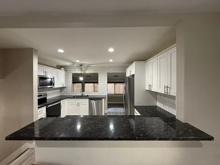 1203 Chambers Dr — Photo 4