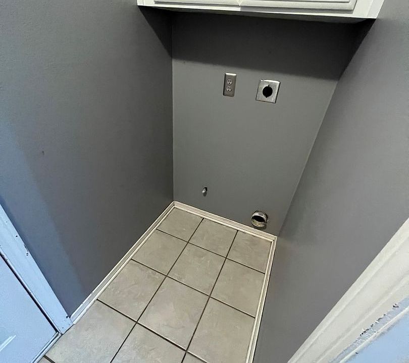 1st image of 2409 Amy St