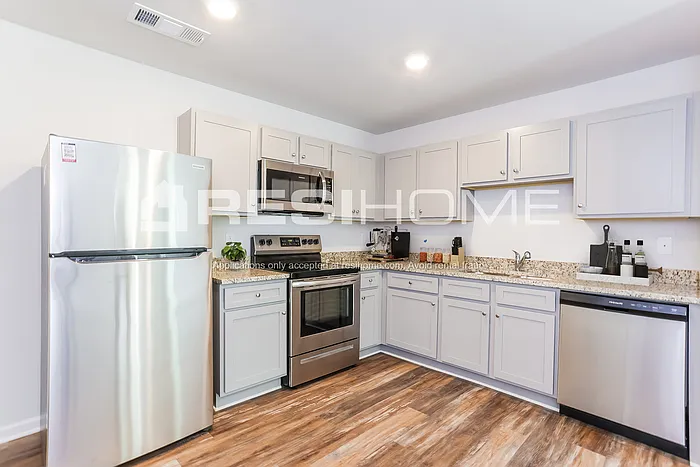 4 bed, 2.5 bath, 1800 sqft, $2,200 — Photo 3