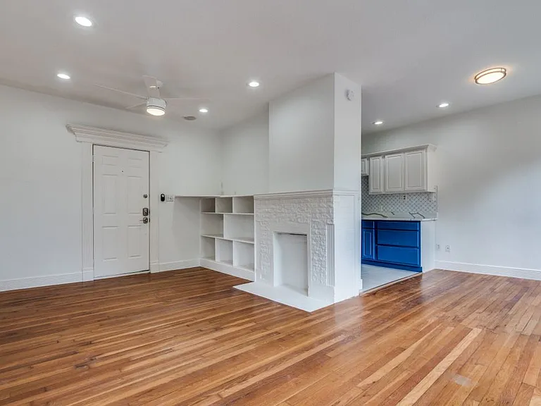 5211 Worth St — Photo 4