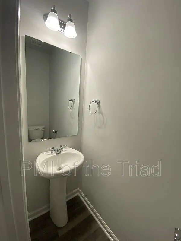 3 bed, 2.5 bath, 1558 sqft, $2,000 — Photo 4