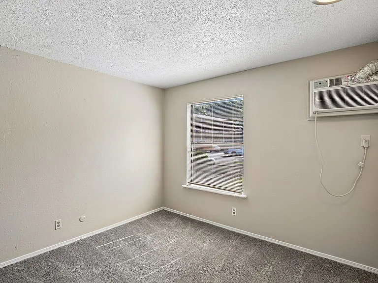 Pleasant Grove Apartments — Photo 7