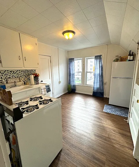 1233 Buffalo St #3 — Photo 4
