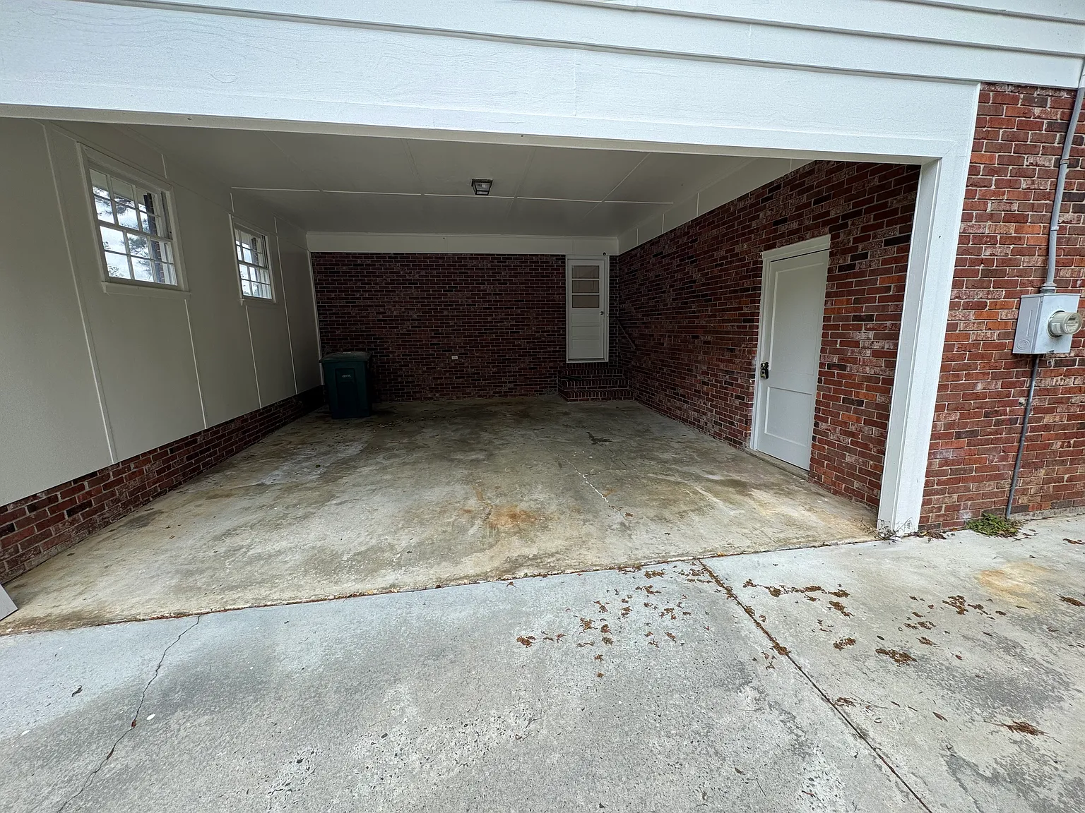 4 bed, 2421 sqft, $2,100 — Photo 4