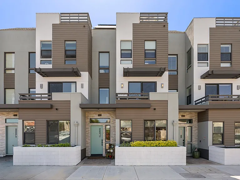 2537 State St — Photo 2