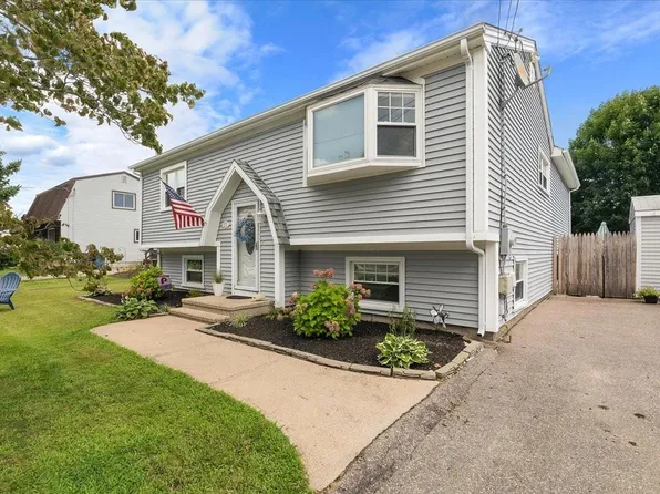 21 Spencer Dr, Westerly, RI 02891