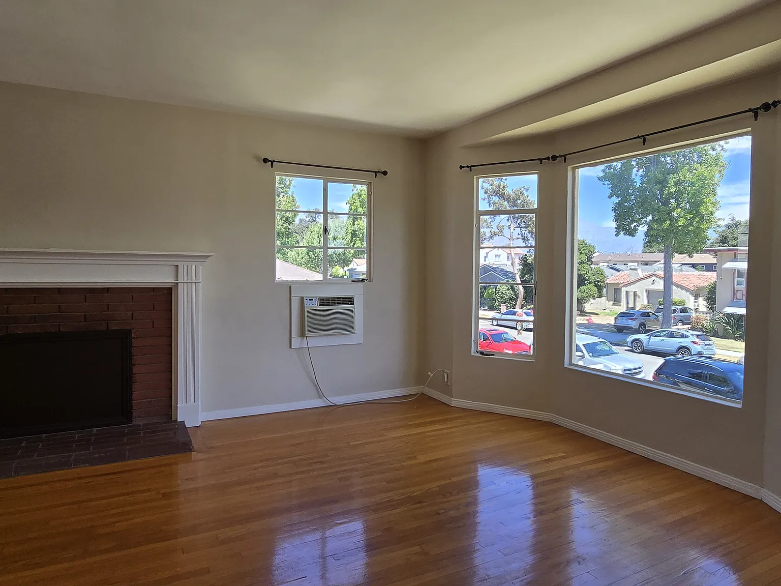 2 bed, 950 sqft, $2,400 — Photo 3