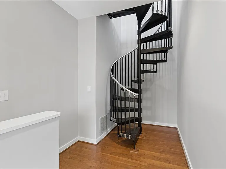 238 Walker St SW #37 — Photo 23
