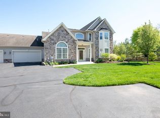 154 Willow Dr, Newtown, PA 18940