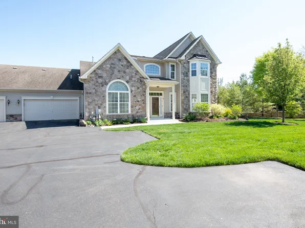 154 Willow Dr, Newtown, PA 18940
