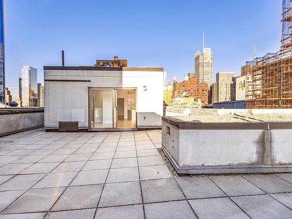 5th image of 360 W 34th St #Penthouse H