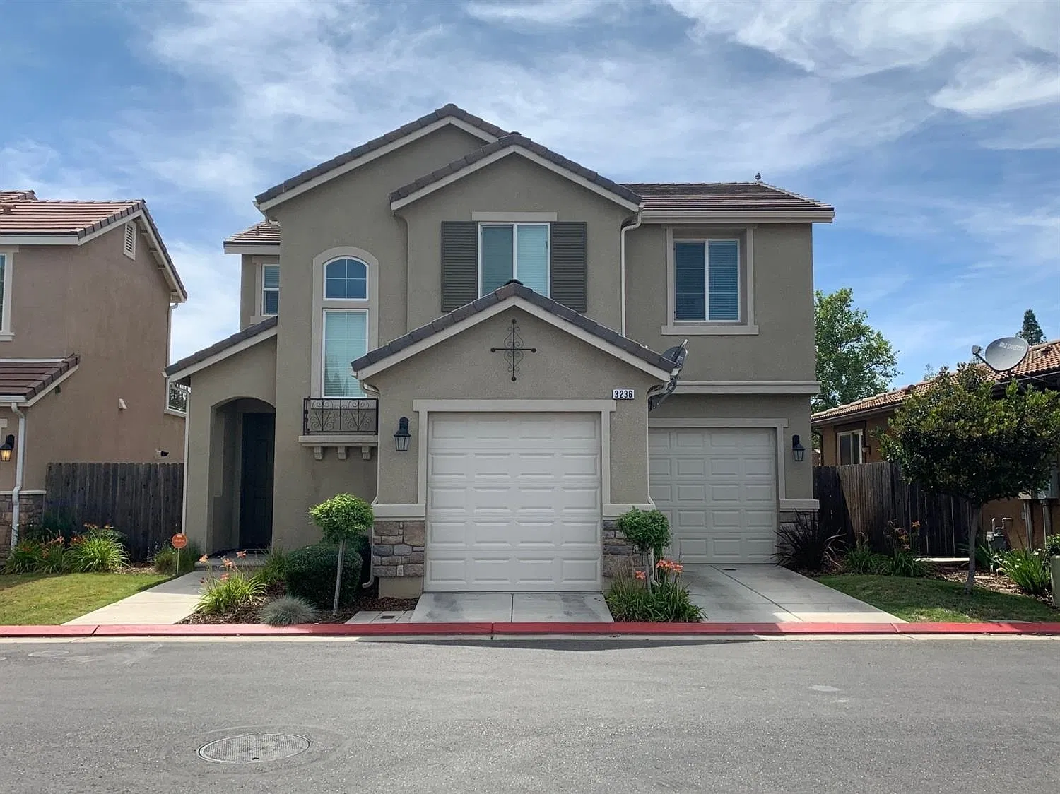 3 bed, 1560 sqft, $2,350 — Photo 1