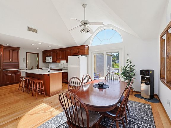 5th image of 18 Princeton St