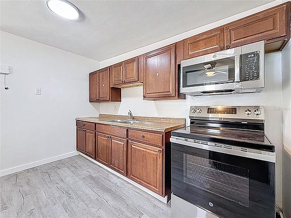 4th image of 319 Leta St