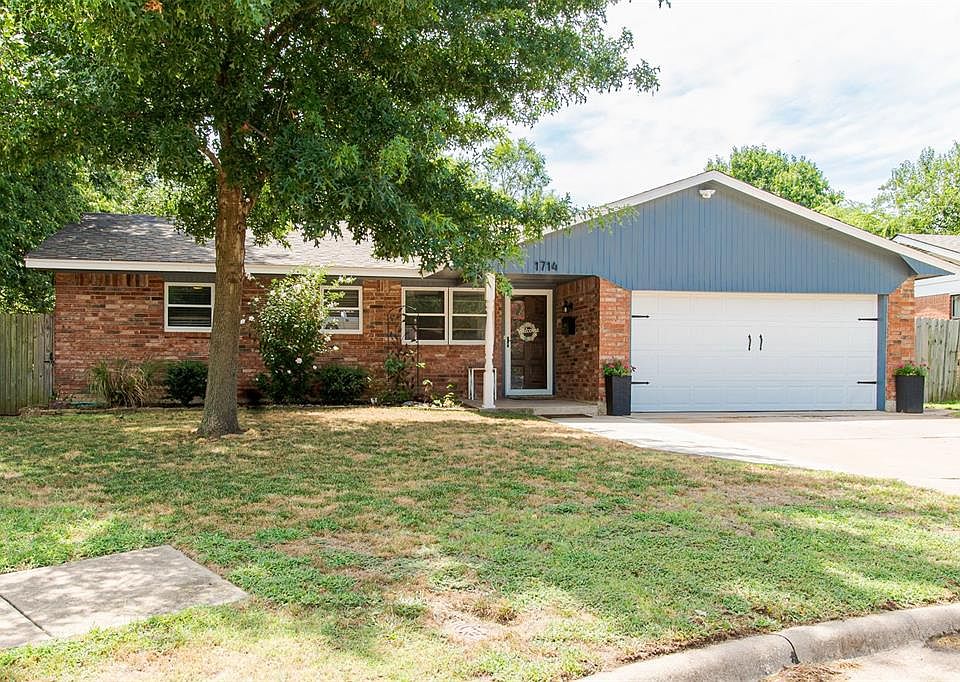 1st image of 1714 Village Dr