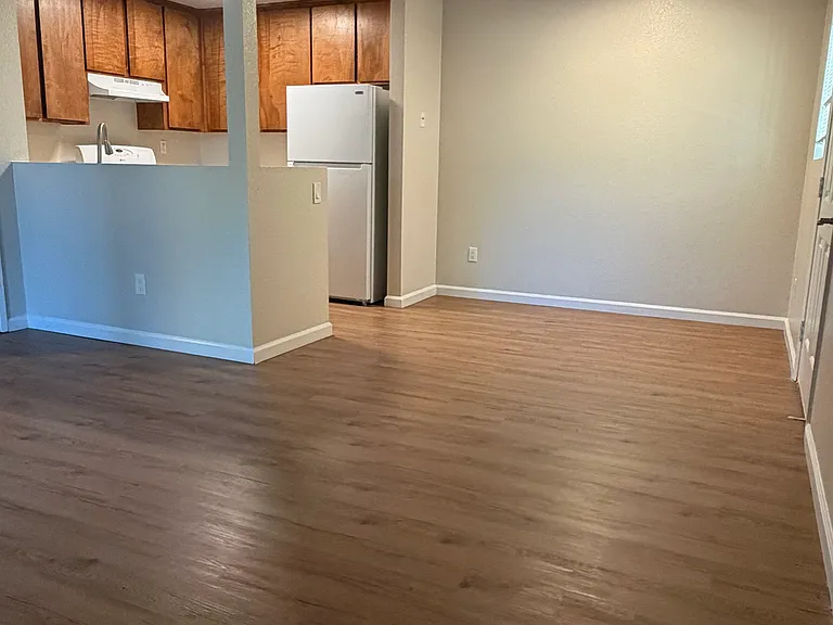 North Dutton Place Apartments — Photo 39