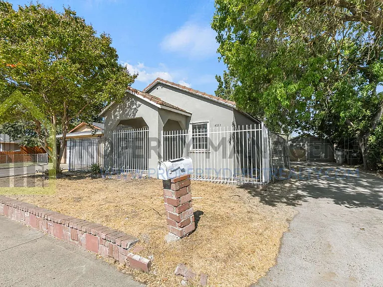 6313 24th St — Photo 3
