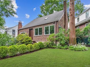 3 Harmony Dr, Larchmont, NY 10538