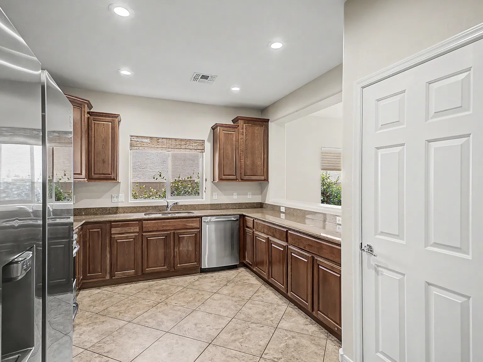 3 bed, 2100 sqft, $2,495 — Photo 1