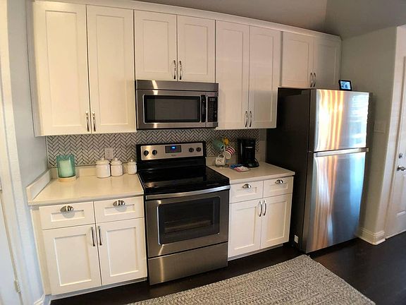 5th image of 608 Hartsdale Dr