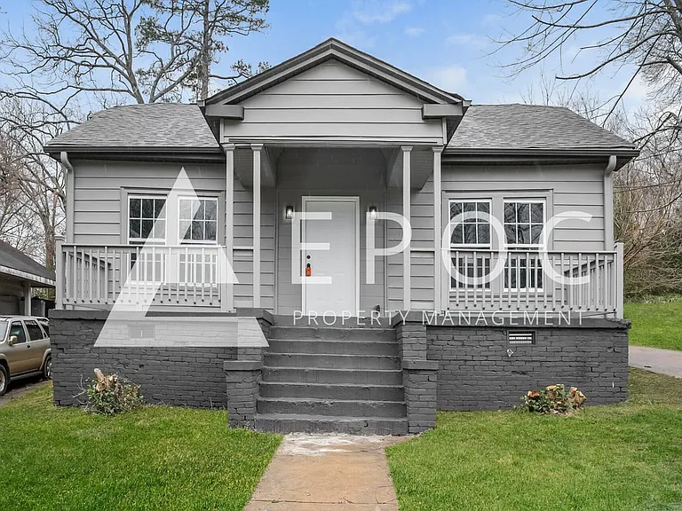 638 Wesley Dr — Photo 1