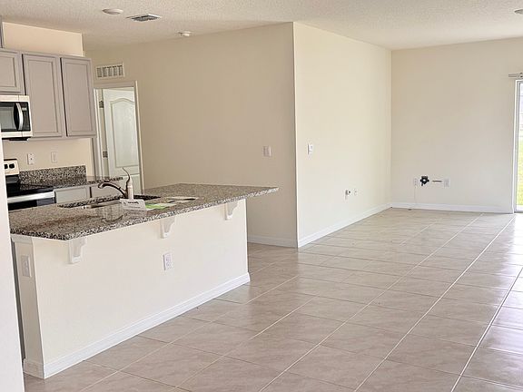 5th image of 2309 Hidden Palm Dr