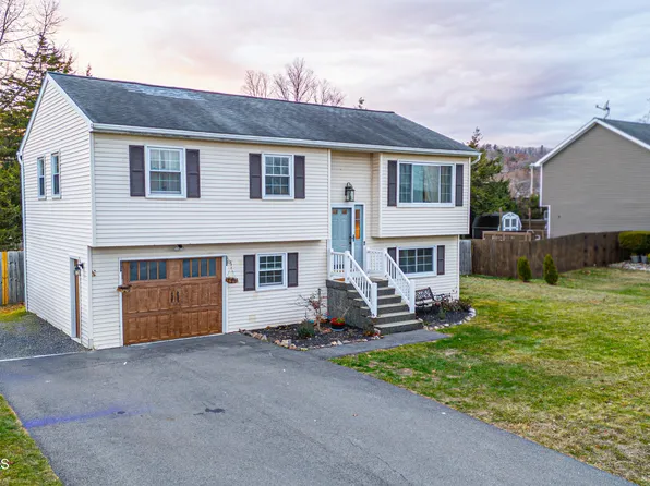 25 Magnolia Circle, Ravena, NY 12143
