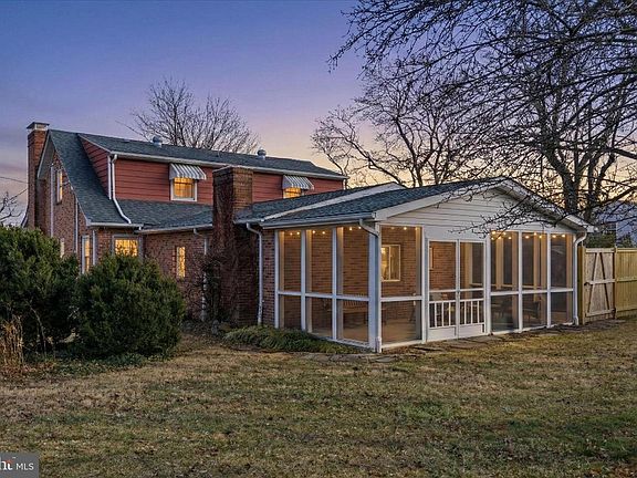 2nd image of 411 Van Fossen St