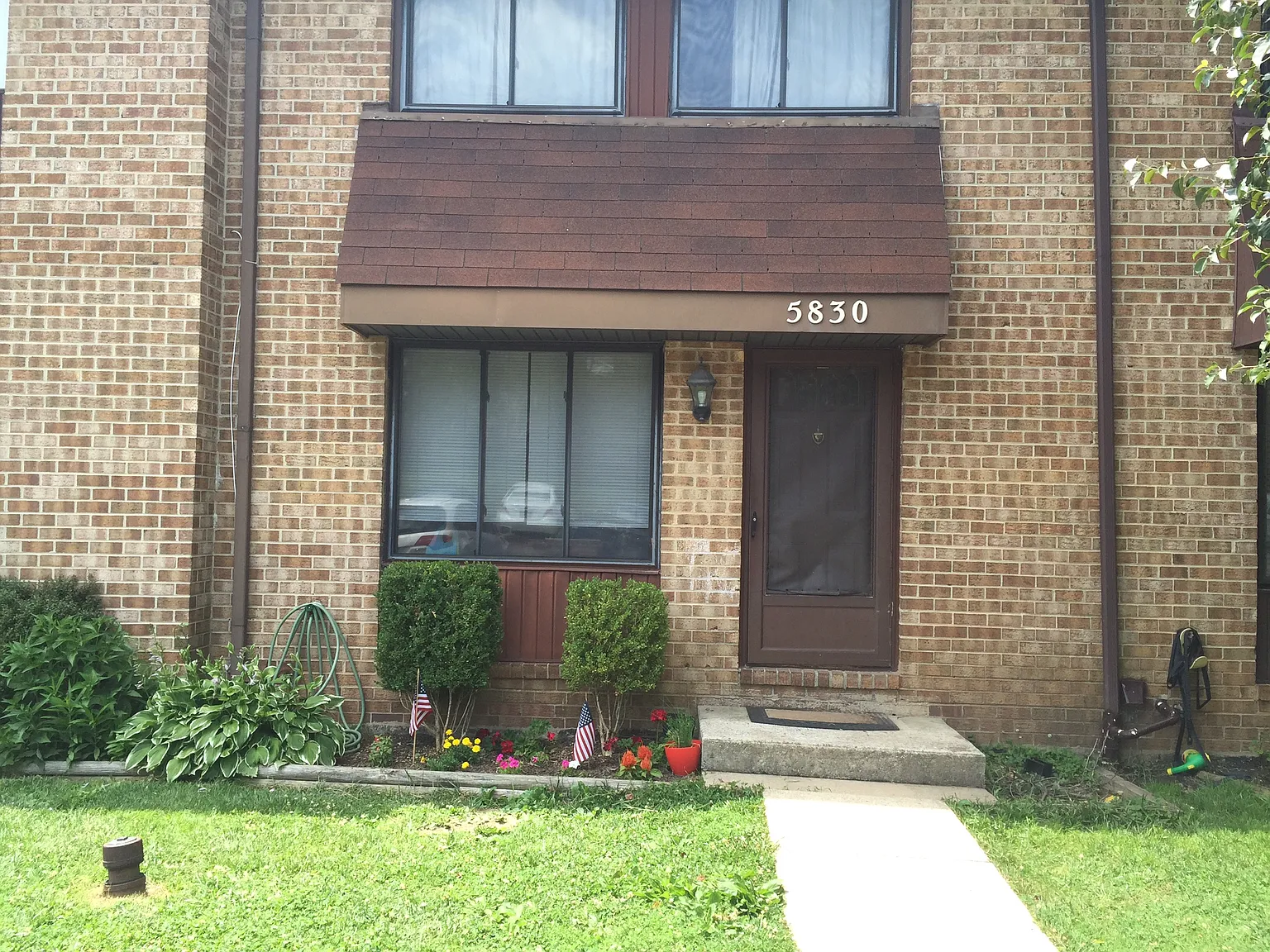 3 bed, 1.5 bath, 1188 sqft, $2,300 — Photo 2